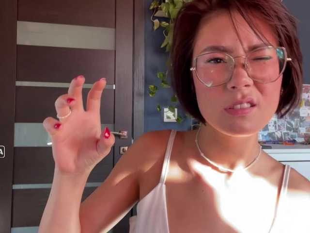 Mikiora live cam on BongaCams