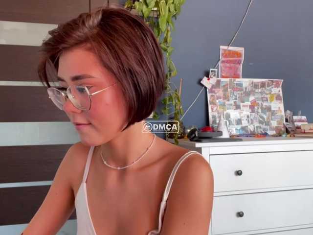 Mikiora live cam on BongaCams