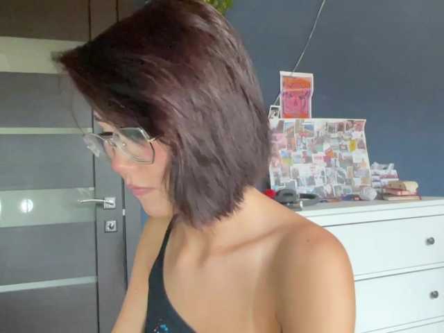 Mikiora live cam on BongaCams