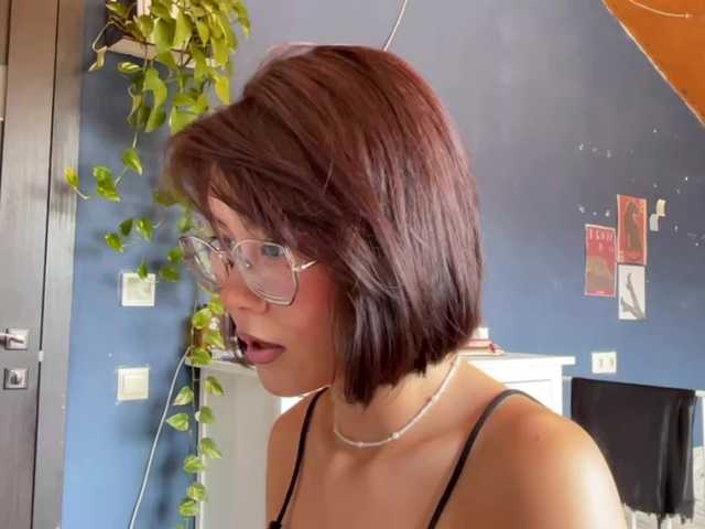 Mikiora live cam on BongaCams