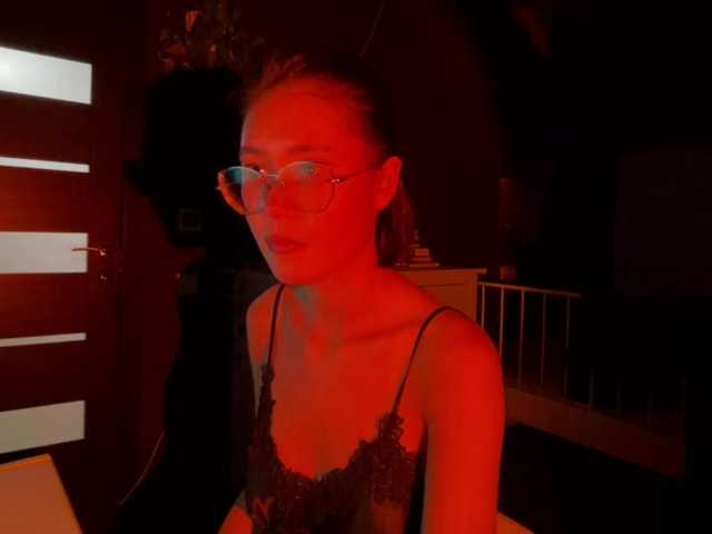 Mikiora live cam on BongaCams