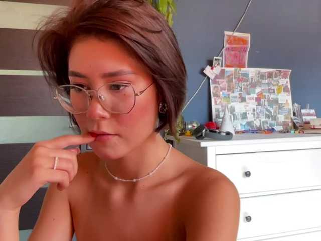 Mikiora live cam on BongaCams