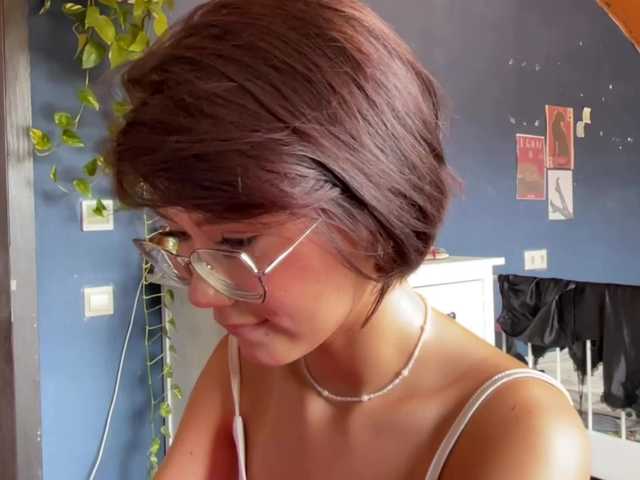 Mikiora live cam on BongaCams