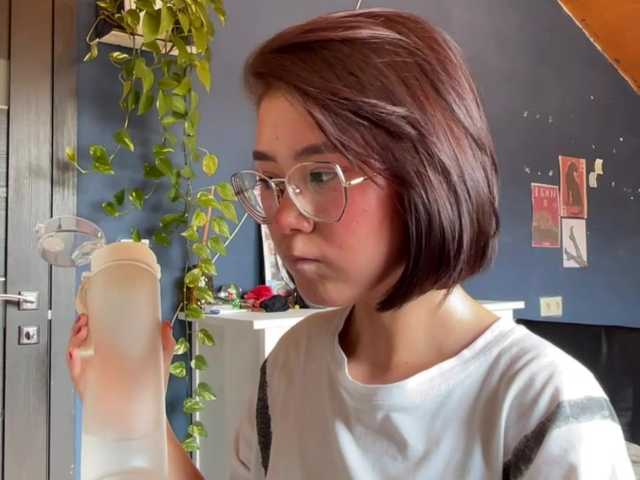 Mikiora live cam on BongaCams