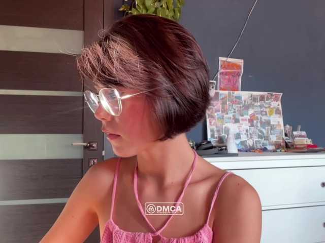 Mikiora live cam on BongaCams