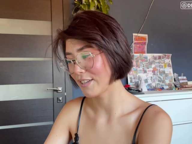 Mikiora live cam on BongaCams