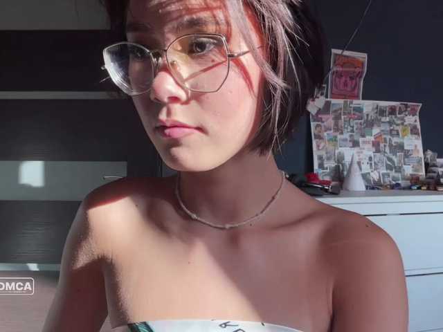Mikiora live cam on BongaCams