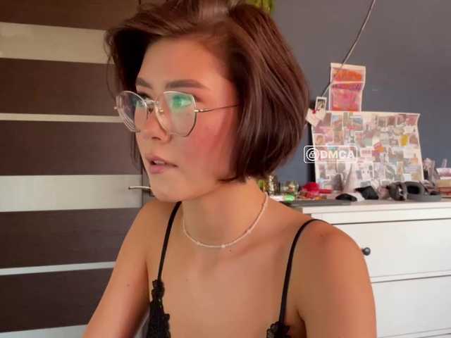 Mikiora live cam on BongaCams