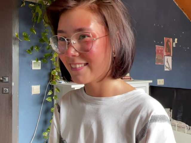 Mikiora live cam on BongaCams