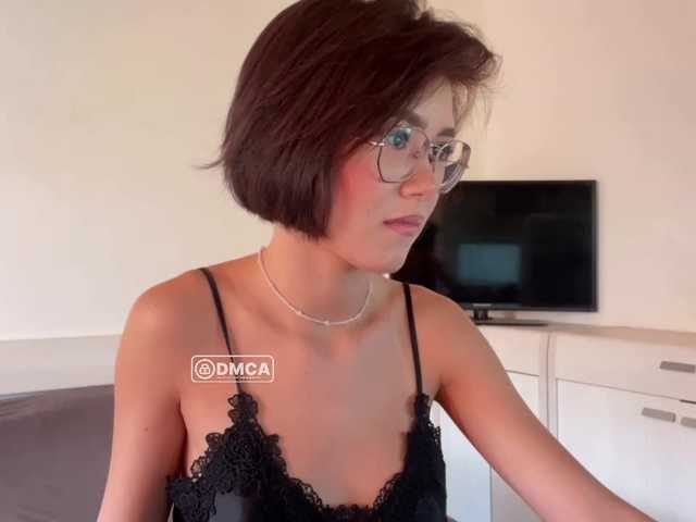 Mikiora live cam on BongaCams