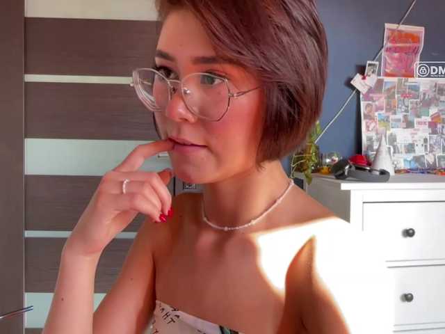 Mikiora live cam on BongaCams