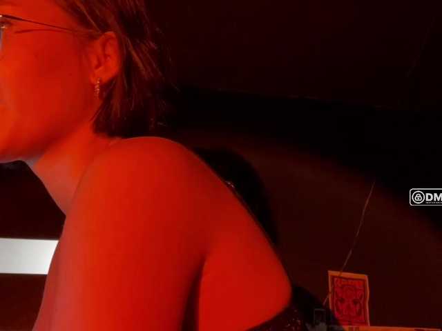 Mikiora live cam on BongaCams