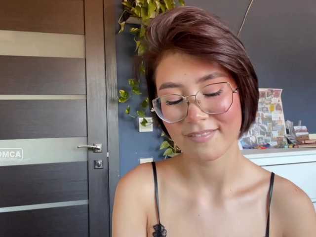 Mikiora live cam on BongaCams