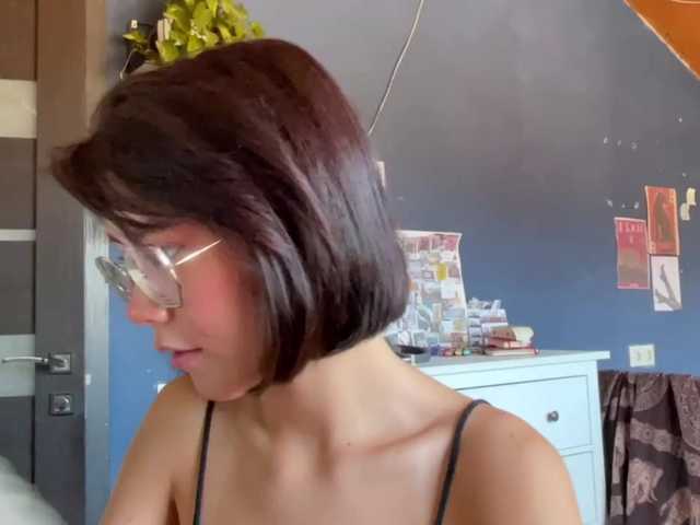 Mikiora live cam on BongaCams