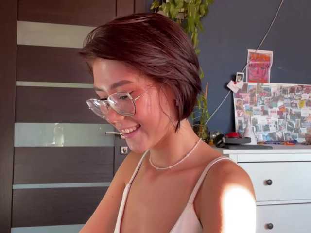 Mikiora live cam on BongaCams
