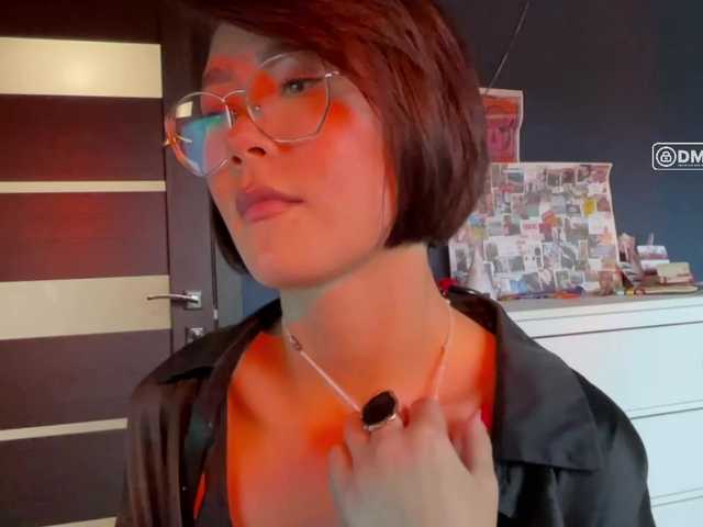 Mikiora live cam on BongaCams