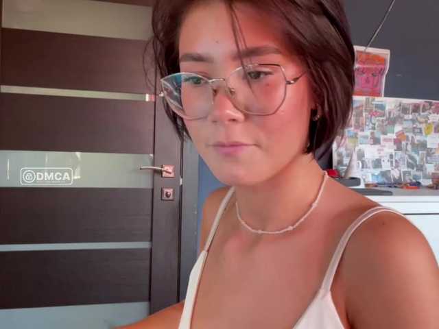 Mikiora live cam on BongaCams