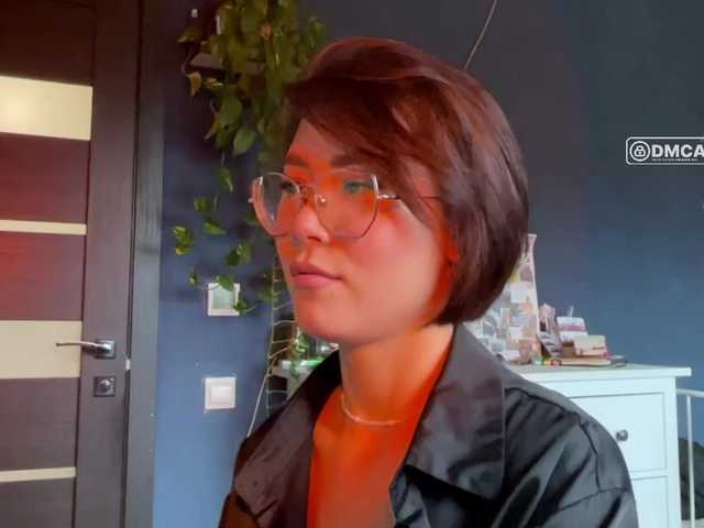 Mikiora live cam on BongaCams
