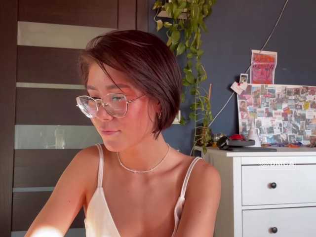 Mikiora live cam on BongaCams