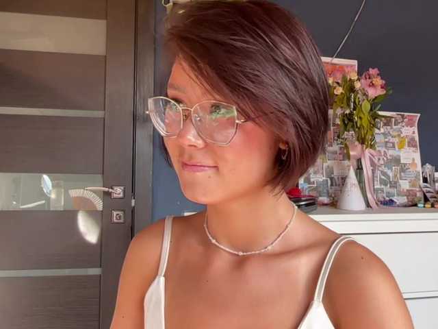 Mikiora live cam on BongaCams