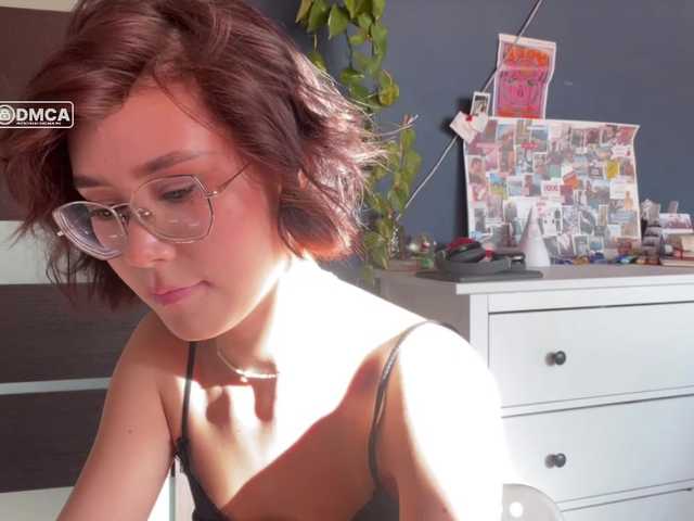 Mikiora live cam on BongaCams