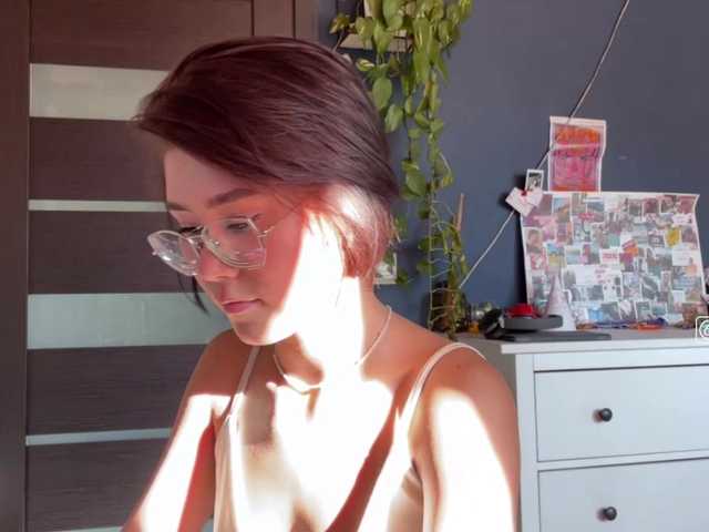Mikiora live cam on BongaCams