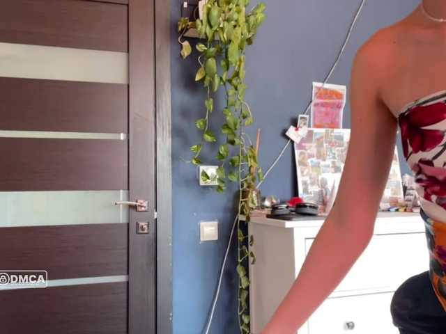 Mikiora live cam on BongaCams
