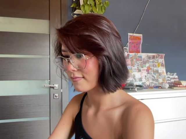 Mikiora live cam on BongaCams