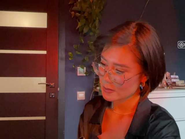 Mikiora live cam on BongaCams