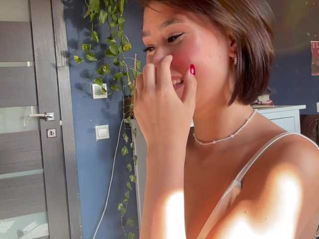 Mikiora live cam on BongaCams