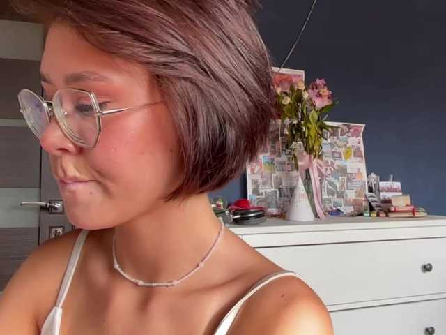 Mikiora live cam on BongaCams