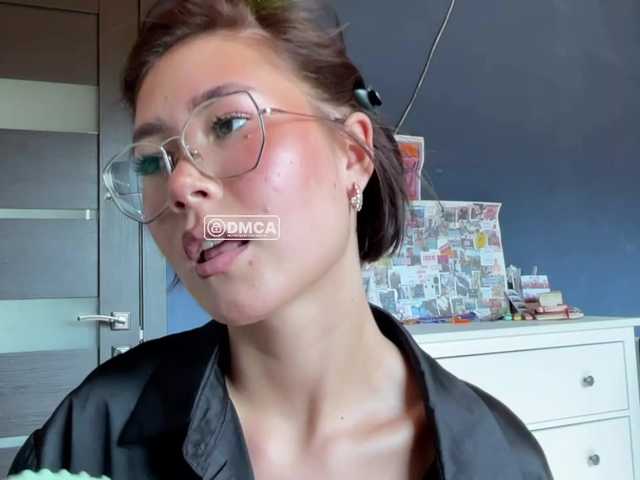 Mikiora live cam on BongaCams