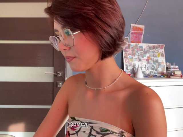 Mikiora live cam on BongaCams