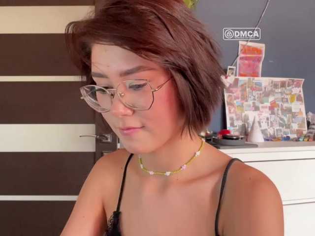 Mikiora live cam on BongaCams