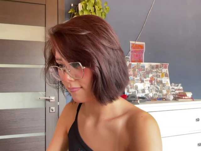 Mikiora live cam on BongaCams