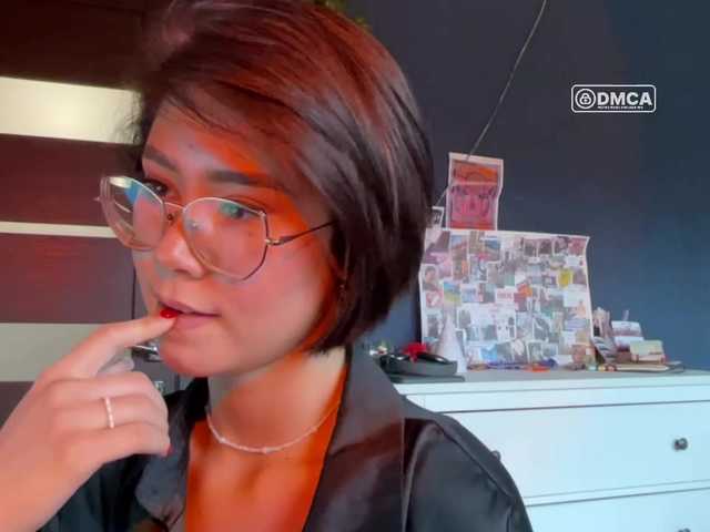 Mikiora live cam on BongaCams