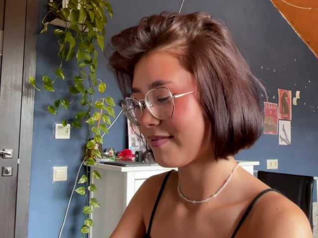 Mikiora live cam on BongaCams