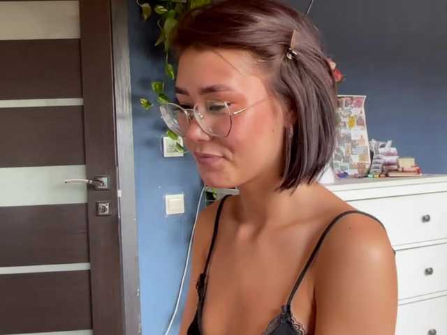 Mikiora live cam on BongaCams