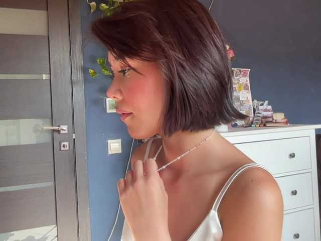 Mikiora live cam on BongaCams