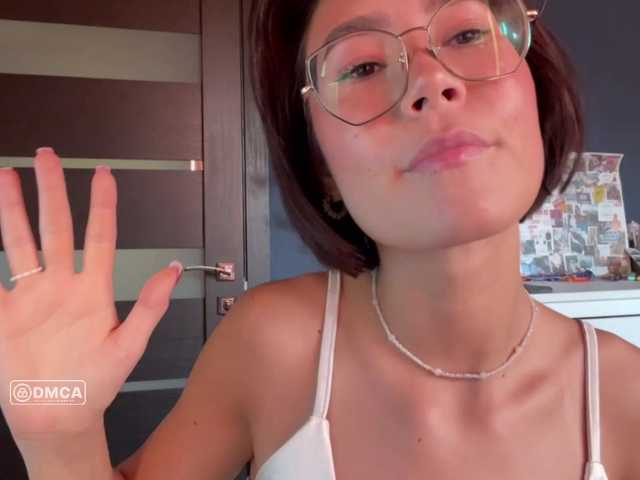 Mikiora live cam on BongaCams