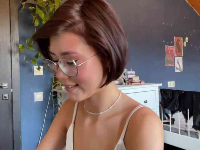 Mikiora Live Webcam on BongaCams