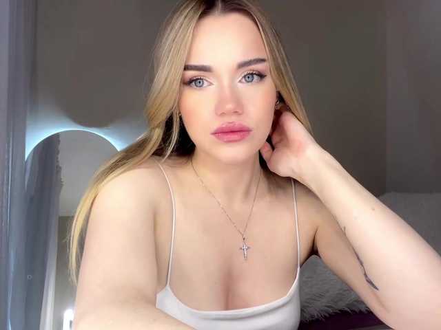 RosalindRayas live cam on BongaCams