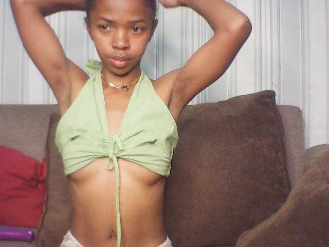 Oceanne64 live cam on BongaCams