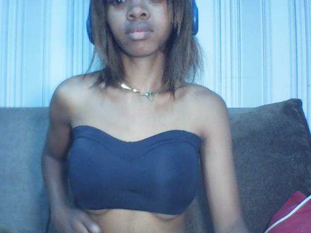 Oceanne64 live cam on BongaCams