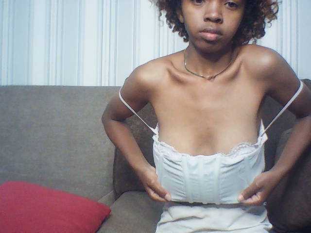 Oceanne64 live cam on BongaCams
