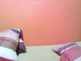 miss-midnight's Live Webcam