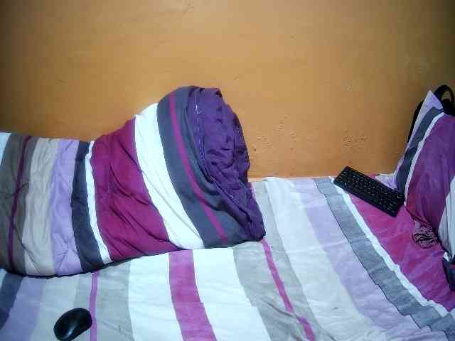 miss-midnight webcam