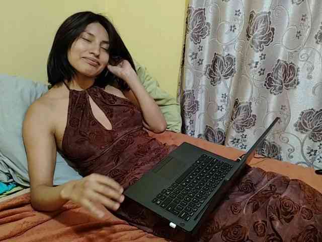 MindyMiaww webcam