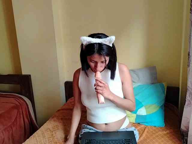 MindyMiaww webcam