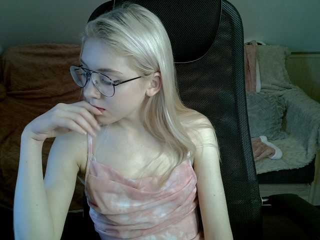 Evalilyn live on BongaCams
